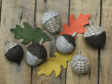 Leaves & Acorns Brown Home Accents FL022010 - The Fox Decor
